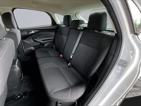 Used 2017 Ford Focus SE FWD image 19