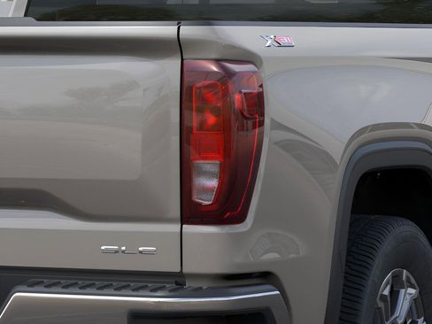 Used 2026 GMC Sierra 1500 SLE AWD/4WD image 11