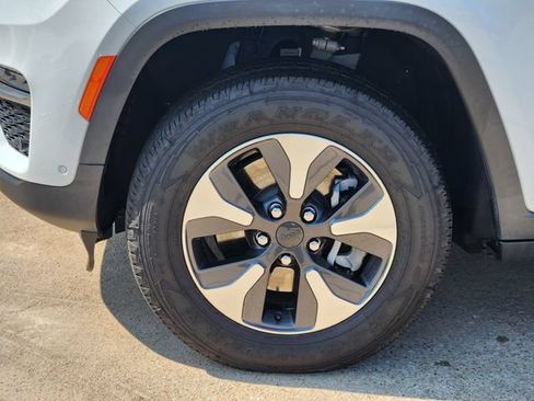 Certified 2022 Jeep Grand Cherokee Limited 4xe w/ Luxury Tech Group II AWD/4WD image 10