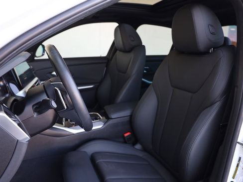Used 2019 BMW 330i Sedan w/ Driving Assistance Package RWD image 19
