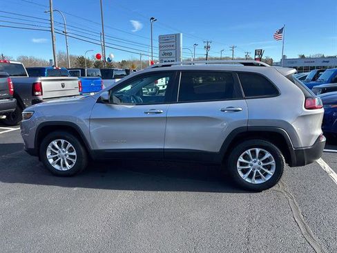 Used 2020 Jeep Cherokee Latitude w/ Cold Weather Group image 4