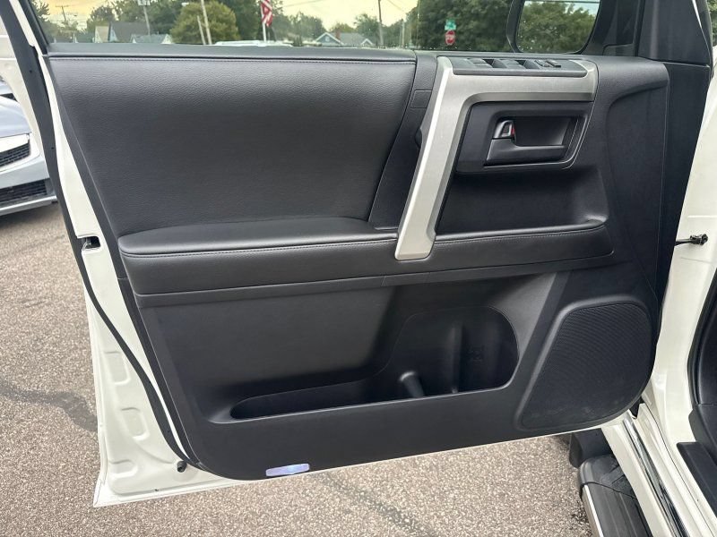 Used 2011 Toyota 4Runner Limited AWD/4WD image 9
