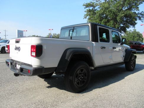 Certified 2024 Jeep Gladiator Sport AWD/4WD image 7