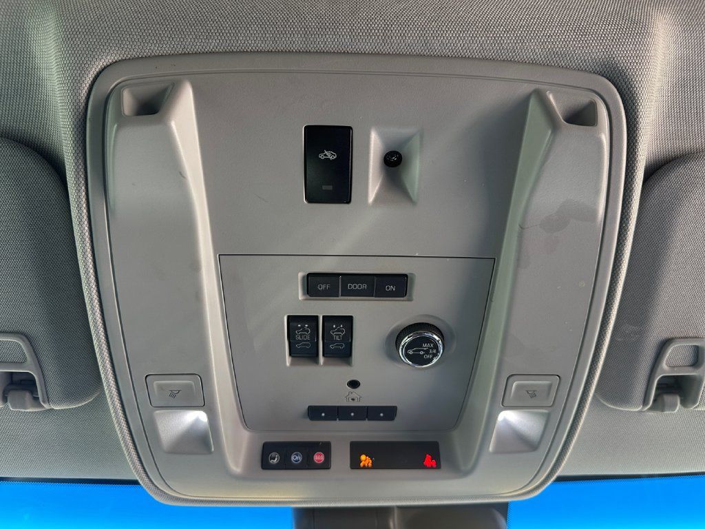 Used 2019 Cadillac Escalade Premium Luxury AWD/4WD image 17