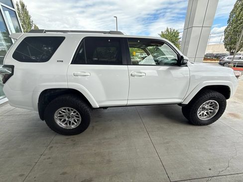 Used 2016 Toyota 4Runner SR5 Premium AWD/4WD image 2