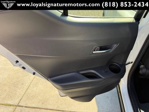 Used 2020 Toyota C-HR XLE FWD image 13