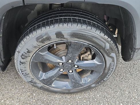 Used 2021 Jeep Grand Cherokee L Laredo AWD/4WD image 11