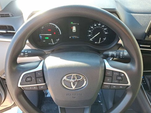 Used 2021 Toyota Sienna LE image 16
