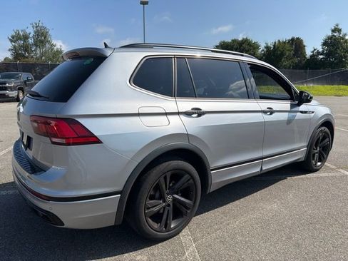 Used 2023 Volkswagen Tiguan SE R-Line FWD image 3
