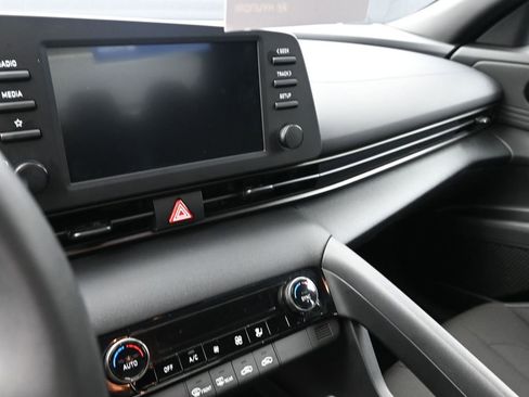 Certified 2025 Hyundai Elantra Sport image 16