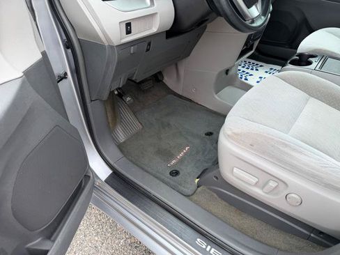 Used 2017 Toyota Sienna LE FWD image 21