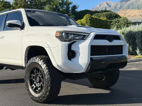 Used 2019 Toyota 4Runner TRD Off-Road AWD/4WD image 17