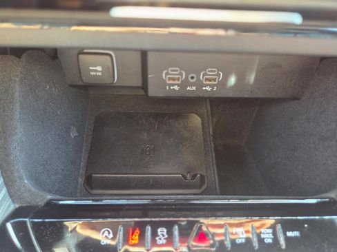 Used 2024 Jeep Wagoneer Series II w/ Flexible Seating Group RWD image 28