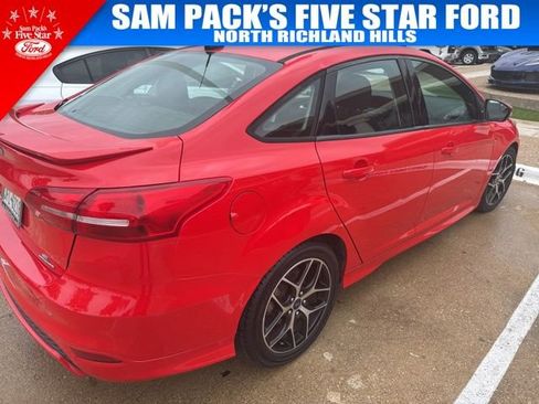 Used 2016 Ford Focus SE w/ SE Sport Package image 6