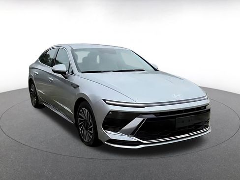 Used 2025 Hyundai Sonata SEL FWD image 2