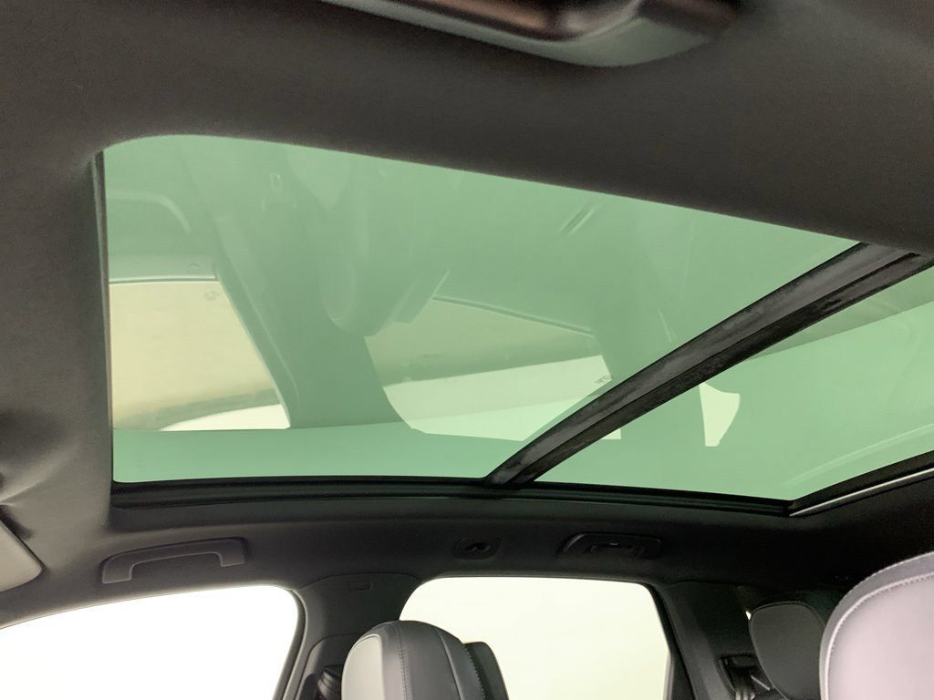 Used 2022 Porsche Cayenne AWD/4WD image 28