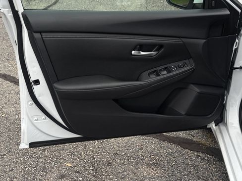 Used 2025 Nissan Sentra SV FWD image 18