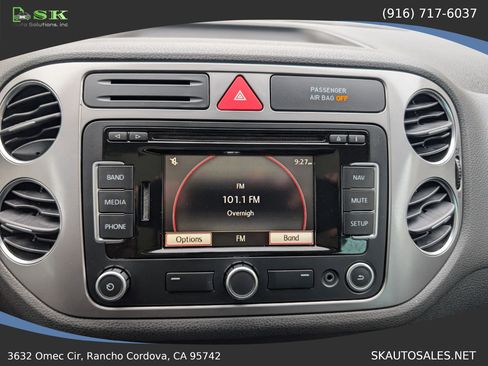 Used 2011 Volkswagen Tiguan S image 23