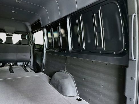 Used 2024 Mercedes-Benz Sprinter 2500 image 26