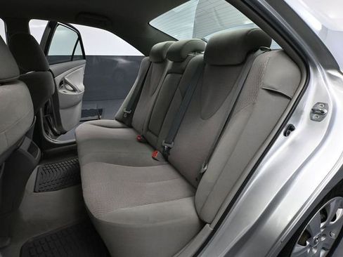 Used 2011 Toyota Camry LE image 32