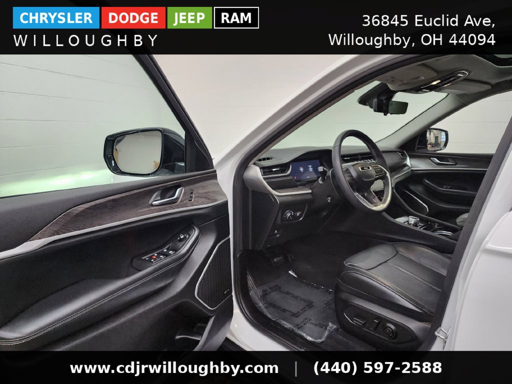 Used 2023 Jeep Grand Cherokee Limited w/ Luxury Tech Group II AWD/4WD image 13