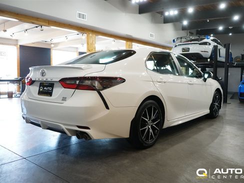 Used 2022 Toyota Camry SE AWD/4WD image 4