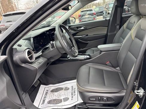 Used 2025 Chevrolet Trax ACTIV image 8