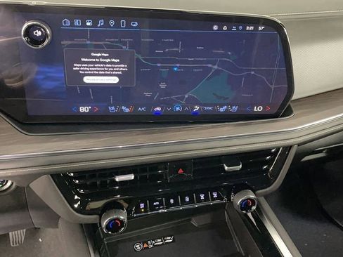 New 2025 Chevrolet Suburban Premier image 17