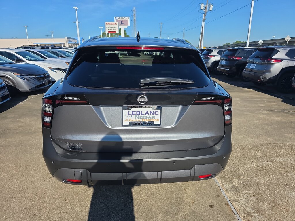 New 2027 Nissan Kicks SR w/ Cold Weather Package FWD image 2