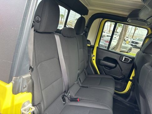 Used 2023 Jeep Gladiator Willys image 16