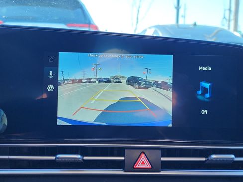 Used 2024 Hyundai Elantra SEL image 16