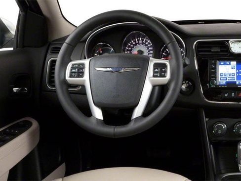 Used 2013 Chrysler 200 Touring FWD image 4