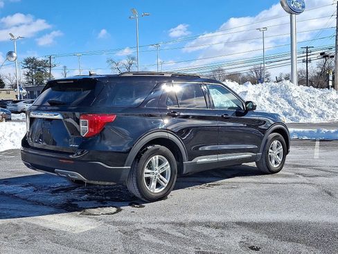 Used 2022 Ford Explorer XLT w/ Equipment Group 202A image 6