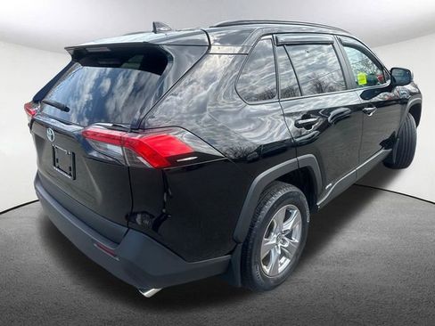 Used 2022 Toyota RAV4 LE image 10