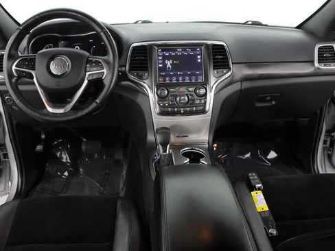 Used 2018 Jeep Grand Cherokee Altitude AWD/4WD image 9