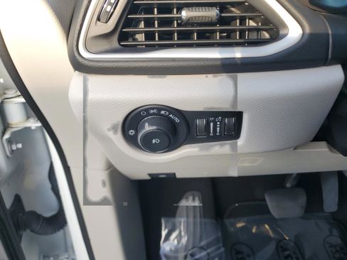 Used 2023 Chrysler Pacifica Touring-L image 31