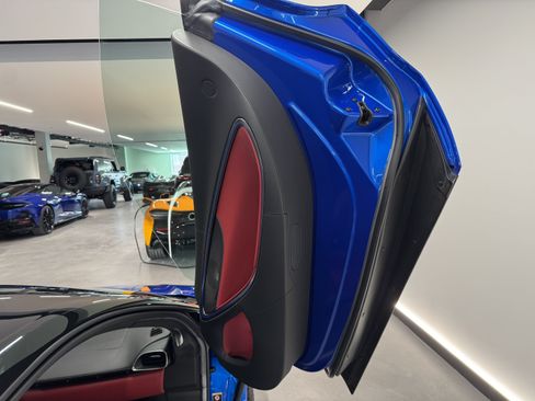 Used 2023 McLaren Artura RWD image 9