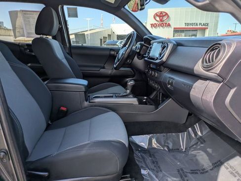 Certified 2022 Toyota Tacoma TRD Off-Road image 6