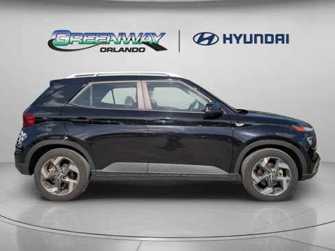 Used 2024 Hyundai Venue SEL FWD image 9