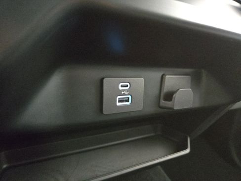 Used 2023 Ford F150 XLT image 25