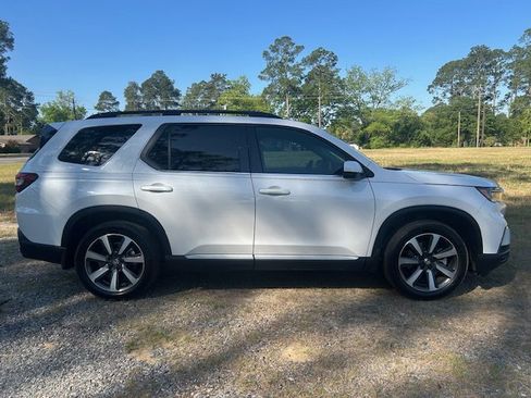 Used 2024 Honda Pilot Touring image 6