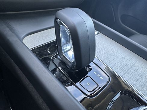 Used 2025 Volvo XC60 B5 Plus image 27