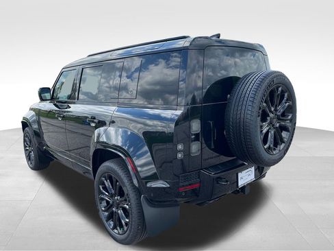 New 2026 Land Rover Defender 110 OCTA image 3