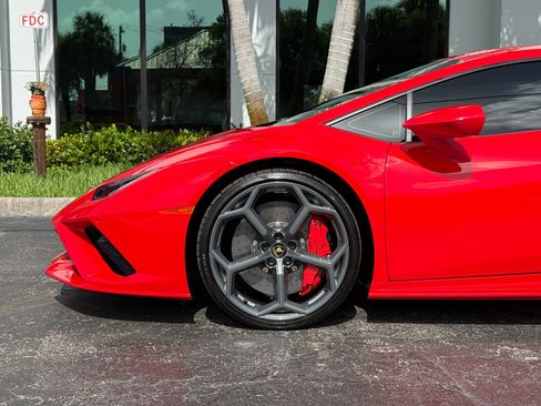 Used 2023 Lamborghini Huracan EVO RWD image 12