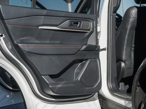 Used 2025 Ford Explorer ST-Line w/ ST-Line Street Pack image 39