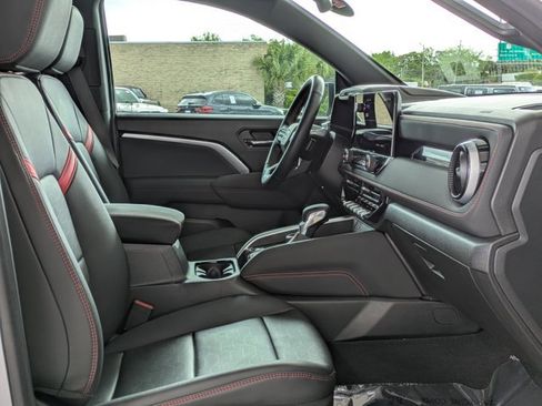 Used 2024 Chevrolet Colorado Z71 w/ Z71 Convenience Package 2 image 25