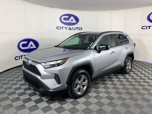 Used 2024 Toyota RAV4 LE AWD/4WD image 7