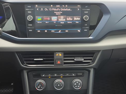 Used 2022 Volkswagen Taos SE FWD image 18