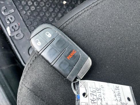 Used 2018 Jeep Renegade Trailhawk AWD/4WD image 11