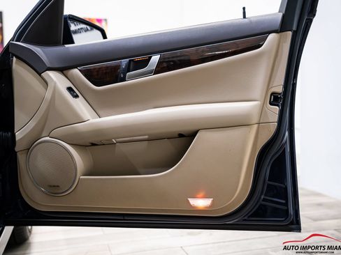 Used 2013 Mercedes-Benz C 250 Sedan image 39